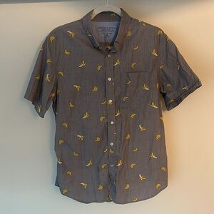 Banana Republic Men’s Size Medium, Slim Fit Banana Pattern Button Up